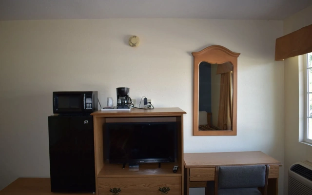Travelers Inn Medford
