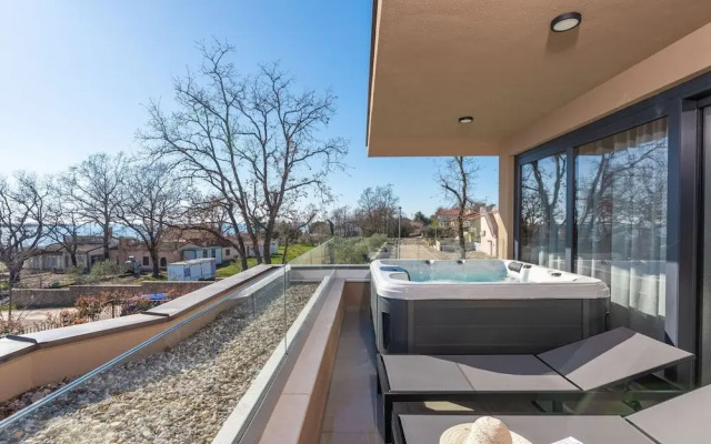 Apartment in Istria With Sea View & Bubble Bath