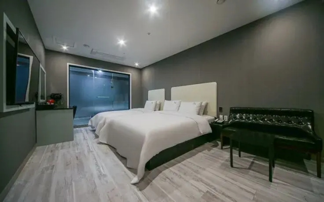 Changwon Bonggok-Dong Hotel Daon