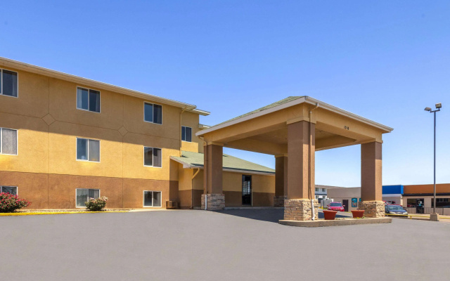 Super 8 by Wyndham Dodge City