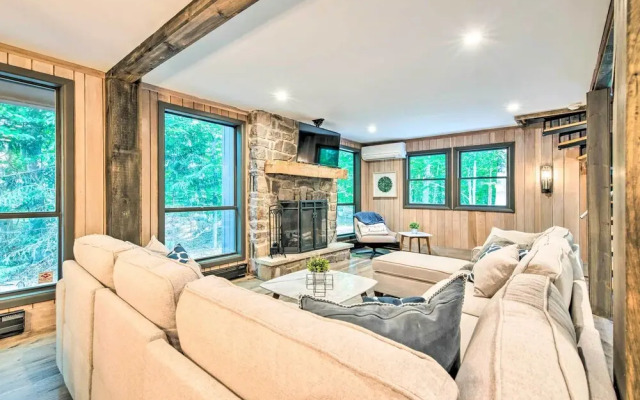 Pet-friendly Pocono Pines Rental w/ Hot Tub!