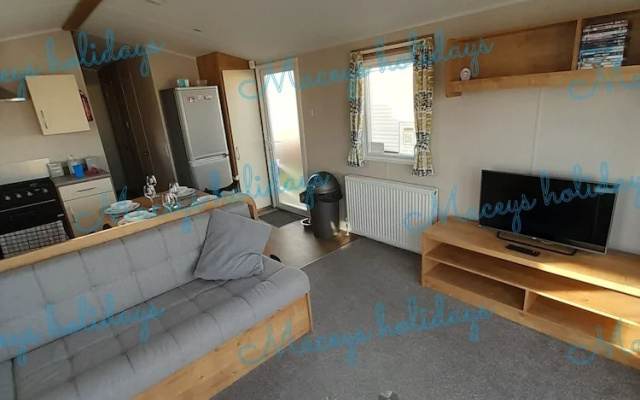 Pet Friendly Caravan in Walton on the Naze