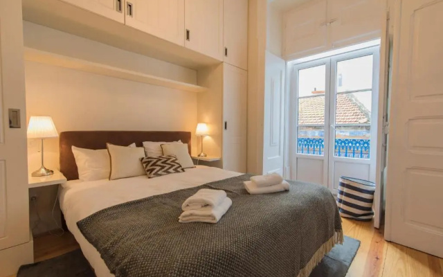 Lovelystay - Cozy Duplex Home in Alfama