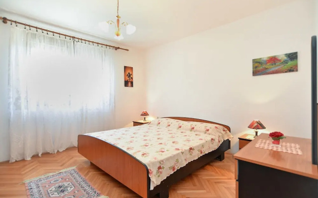 Apartment 684