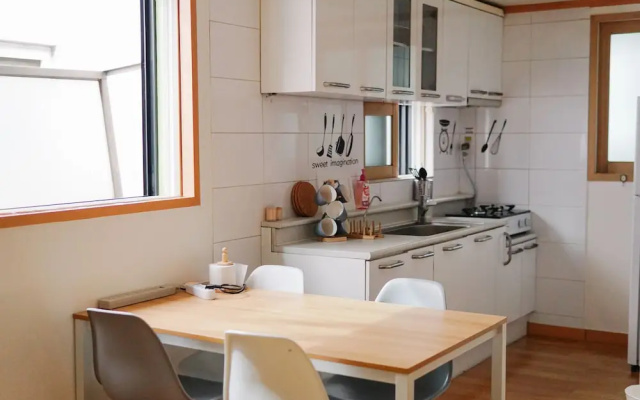 Hongdae One House Quad Room