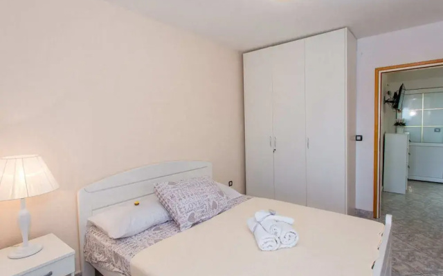 Apartments Tino- Two Bedroom Apartment With Balcony and Sea View