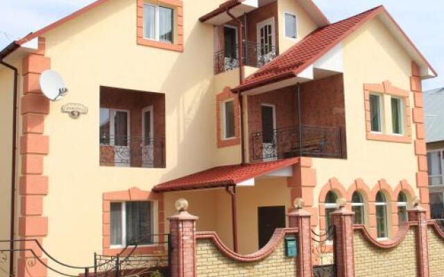 Отель Villa Ruben Каменец-Подольский вид на фасад