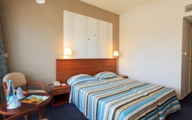 Отель Atlantica Sea Breeze Кипр, Протарас - отзывы, цены и фото номеров - забронировать отель Atlantica Sea Breeze онлайн комната для гостей