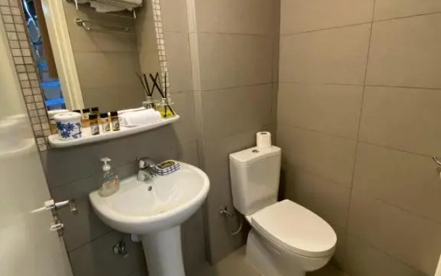 Ta Lofitika 2