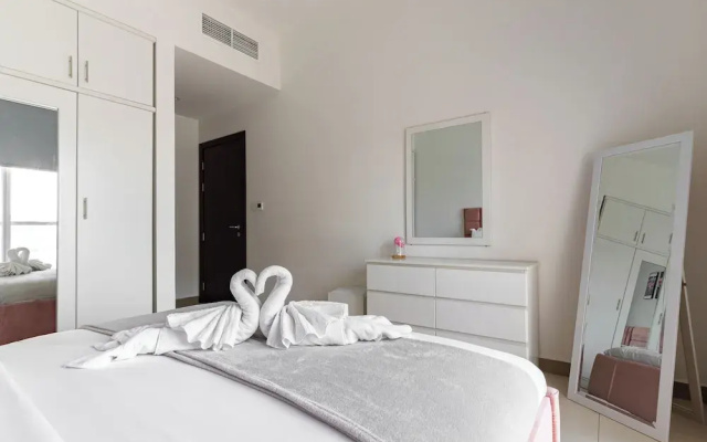SIMPLY COMFORT Binghatti Gateway Family 2BR with Balcony, Close to Dubai Mall & Burj Khalifa