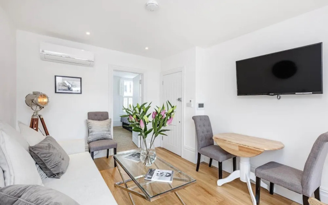 Pet-friendly Fulham 1-bed Apt, 2 Mins to Tube