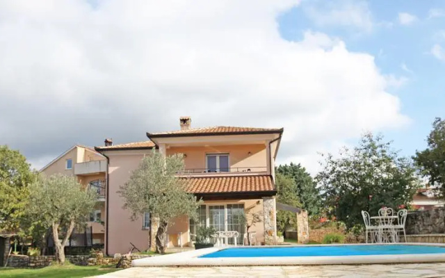 Apartment 110 Selo