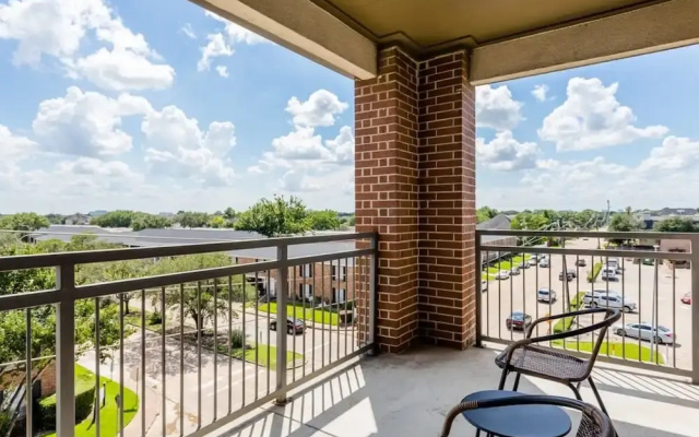 Renew Tanglewood 3-bedroom in Uptown Houston