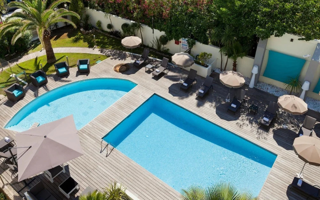 Street-facing Apartment in Cannes