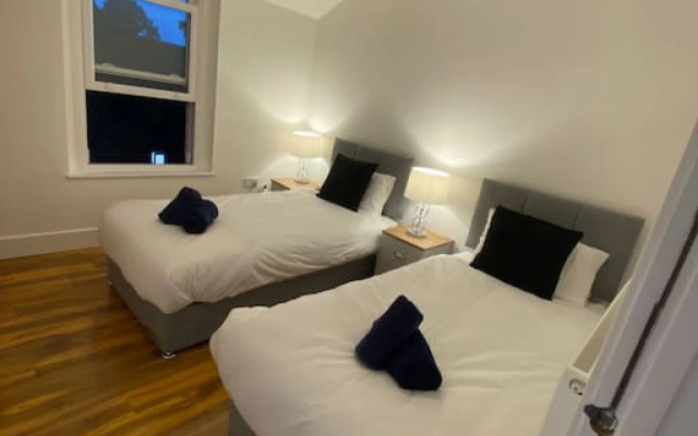 Stylish 2BR Serviced Apartment in Bedford Centre 4