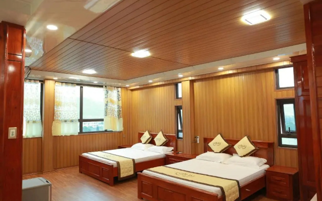 Gold Hotel
