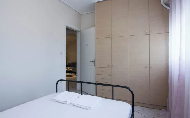 Elegant Spacious 2 Bd Apt in Petralona