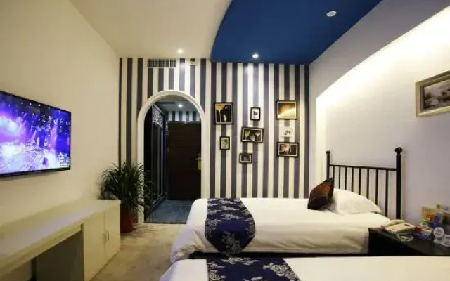 Mona Hotel