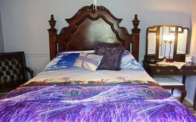 Little English Guesthouse Bed and Breakfast