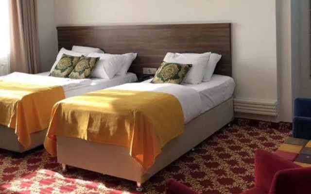 Grand Deluxe Hotel