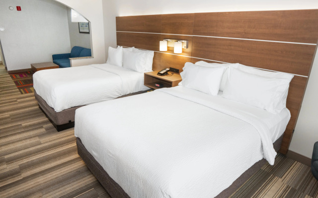 Holiday Inn Express and Suites - Stroudsburg