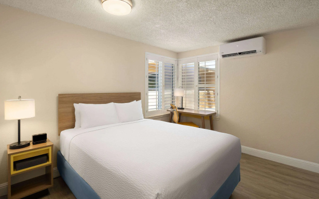Days Inn by Wyndham Maui Oceanfront