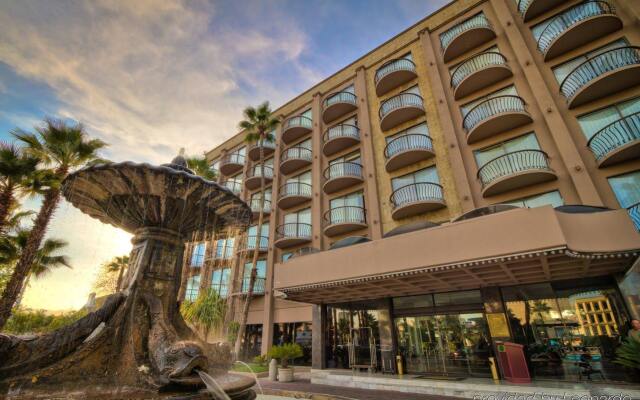 Hotel Lucerna Tijuana вид на фасад