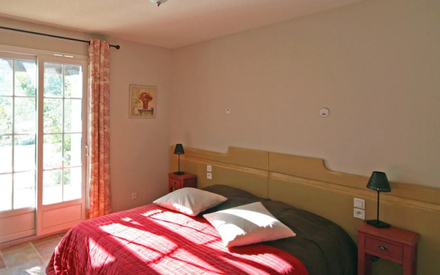 Neat Apartment With Dishwasher, in the Middle of Provence