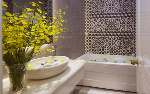 Kin Hotel Dong Du