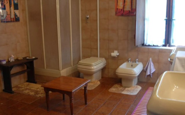 B&B23