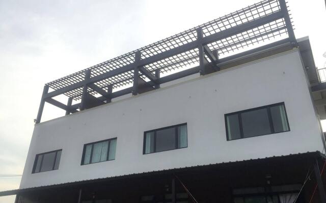 Отель Poonsap Apartment Таиланд, Ланта - отзывы, цены и фото номеров - забронировать отель Poonsap Apartment онлайн вид на фасад
