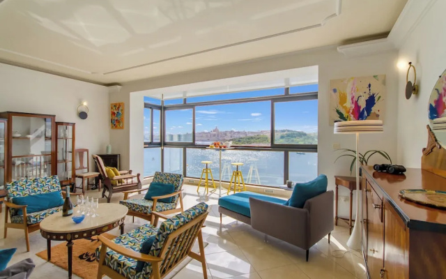 A Magnificent Sunny Seafront Apart Sliema