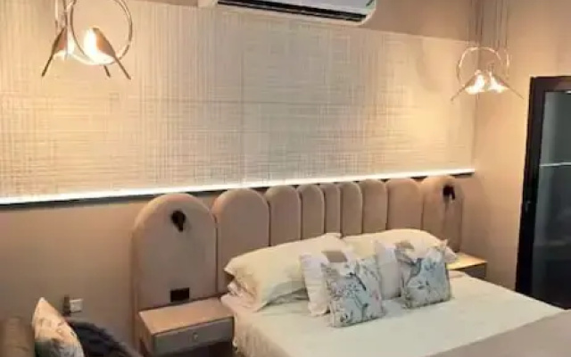 Opulenz DraxHall