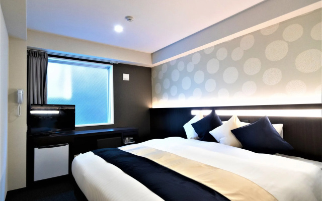 Marutamachi Crystal Hotel