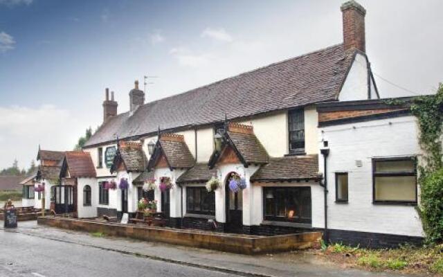 Отель The May Garland Inn вид на фасад