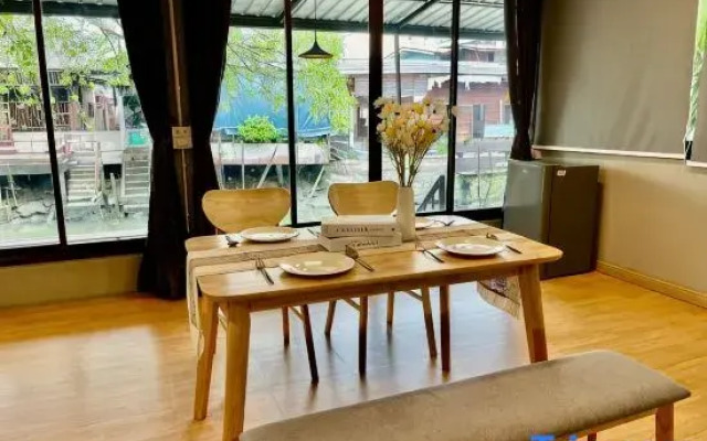Kirin Riverside Homestay with AC, WiFi in Bangkok