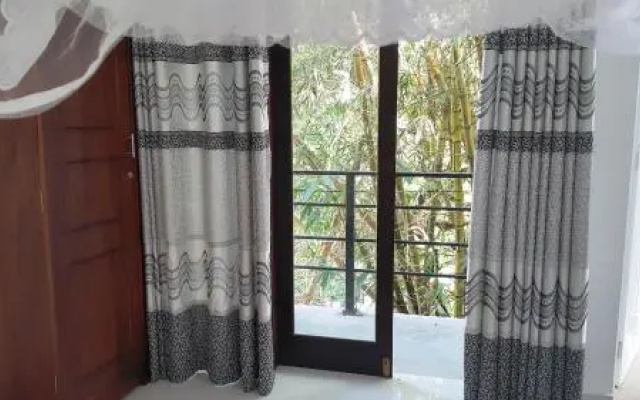 Era Holiday House