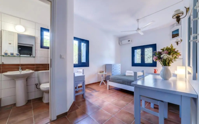 Peggy's Place, Traditional Cycladic House in Drios