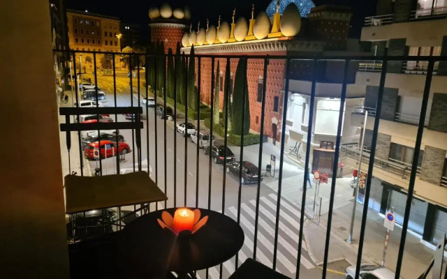 Apartamentos enfrente del Museo Dalí