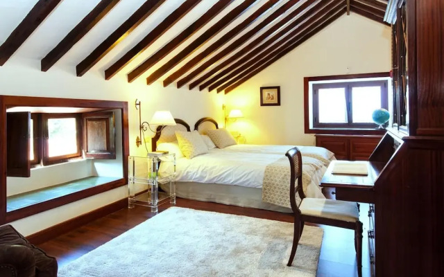 Villa Mansion Bandama With Pool in Santa Brigida