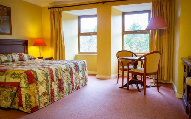 Lynhams Hotel