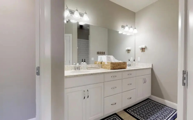 Twelve Oh Seven 4 Bedroom Apts