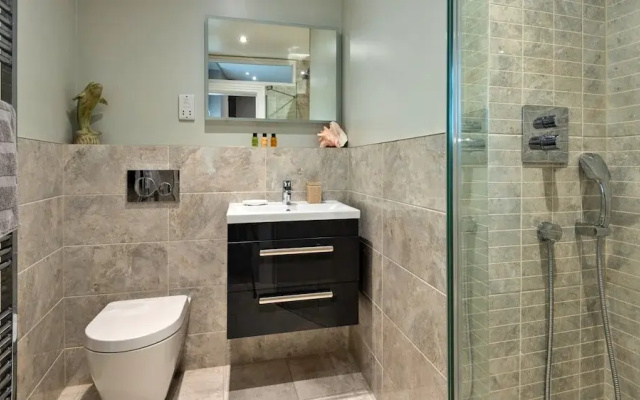 Elegant Apartment in Buxton, No Deposit