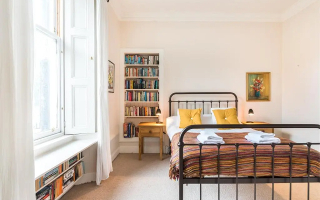 Spacious & Unique city central 1 bed with WiFi