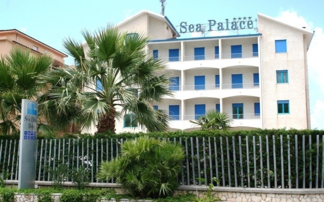 Sea Palace Hotel Фускальдо вид на фасад