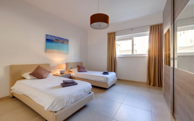 Seafront LUX Apart inc Pool, Upmarket Area