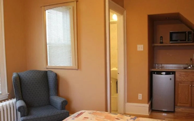 Dolans Inn & Suites
