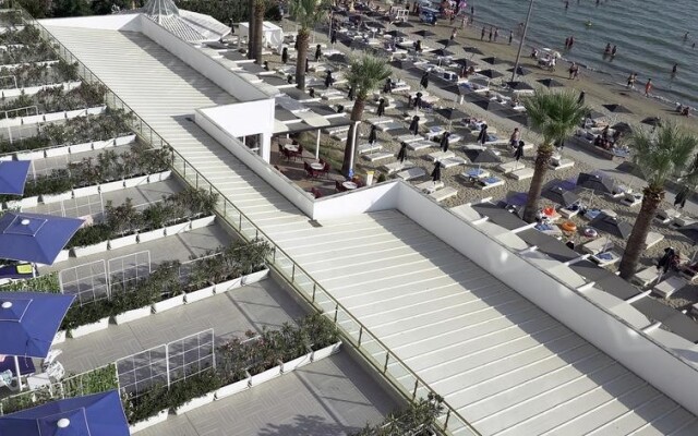 Adriatik Hotel Дуррес вид на фасад