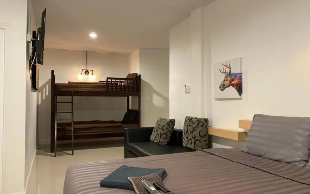 M Hostel and Cafe