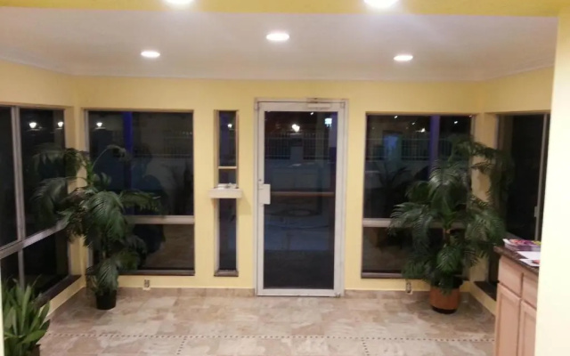 Desert Mirage Inn & Suites